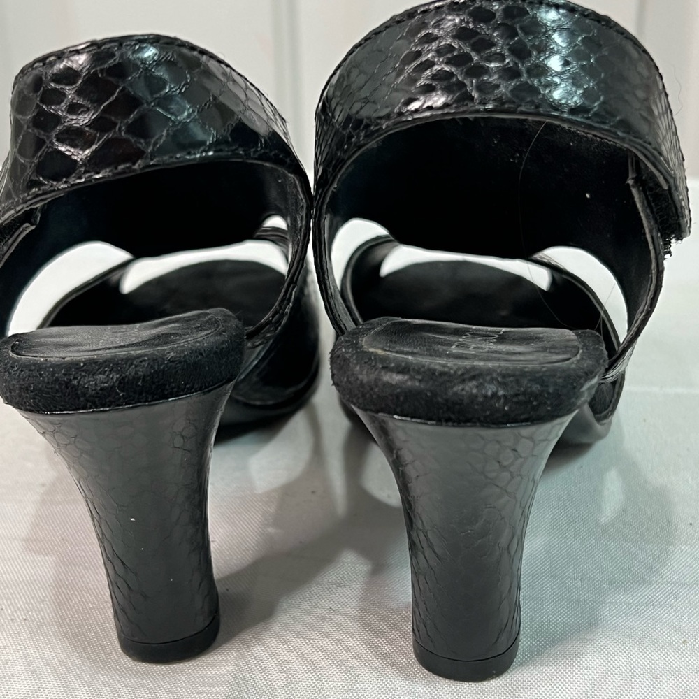Aerosoles black vegan leather Ginerator snake embossed sandals size 6 - Picture 4 of 12
